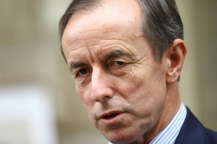 Wyższe pensje dla polityków i budżetówki. Grodzki rozpoczyna operację „podwyżki”