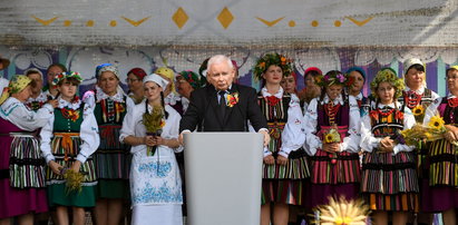 Z ostatniej chwili. Sensacyjne zmiany w czternastkach. Jarosław Kaczyński podbija stawkę