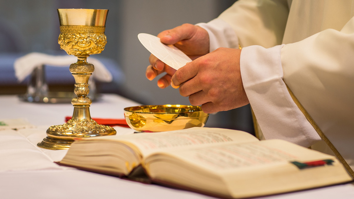 Były ksiądz z żoną mówią o "prawdziwej katastrofie w Kościele"