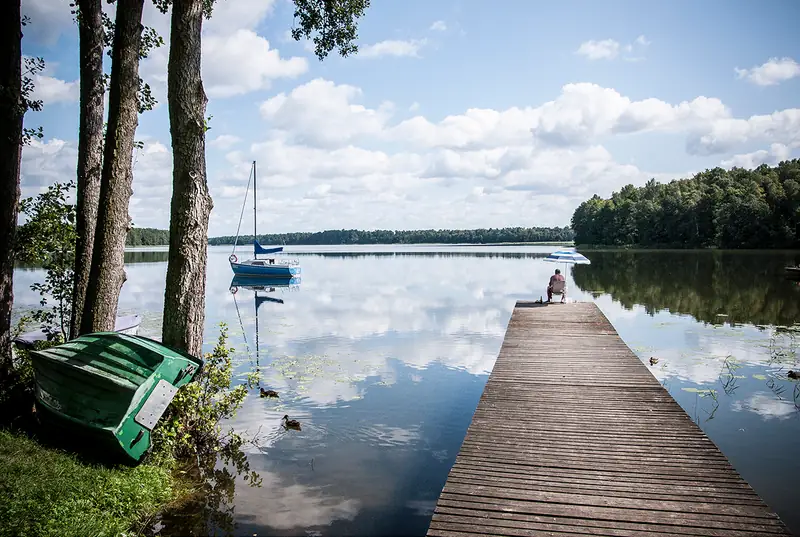 Pomost nad jednym z jezior Pojezierza Drawskiego