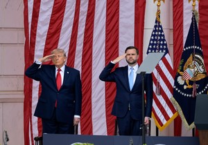 Donald Tramp i Džej Di Vens tokom Dana sećanja u Arlingtonu 25. maja