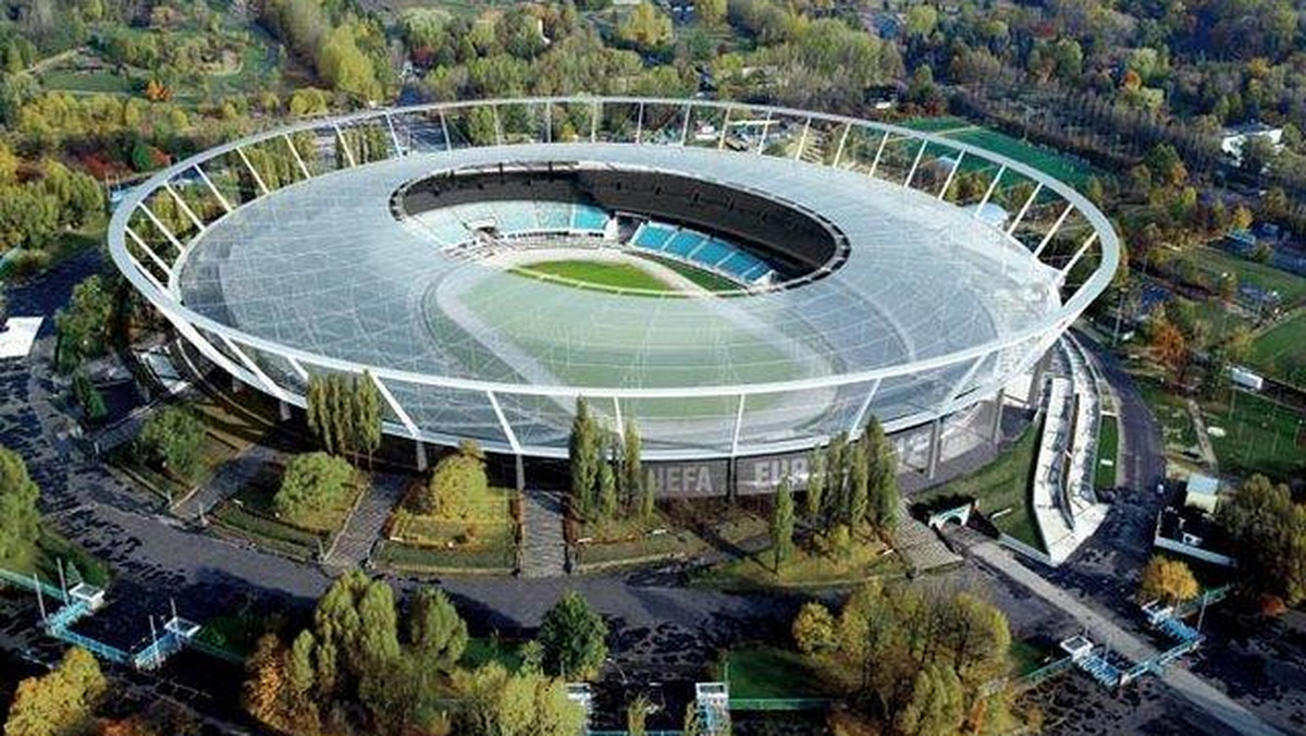 "Gazeta Wyborcza Katowice": Plan modernizacji Stadionu Śląskiego ma zostać zmieniony, dzięki czemu mógłby on pomieścić więcej kibiców niż warszawski stadion.