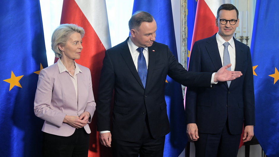 Przewodnicząca Komisji Europejskiej Ursula von der Leyen, prezydent Andrzej Duda i premier Mateusz Morawiecki 