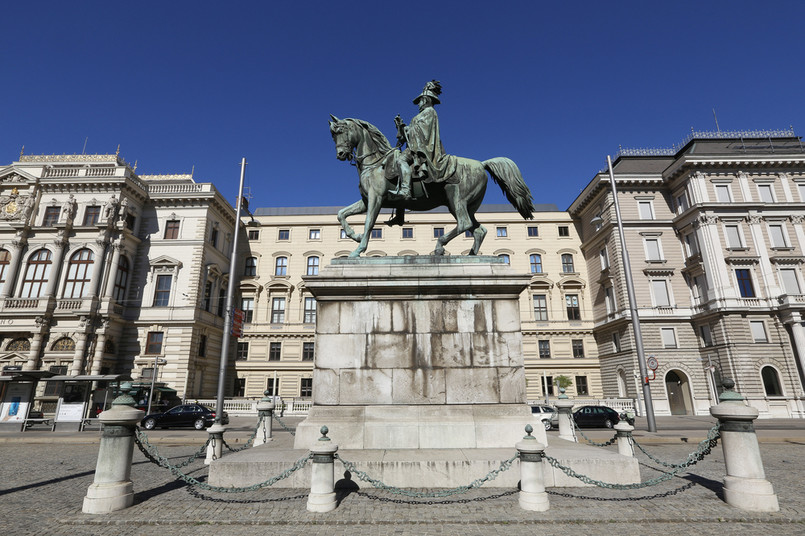 Woller podkreślił w oświadczeniu, że "niezbędnym warunkiem" wybudowania pomnika Sobieskiego w Wiedniu jest otrzymanie pozytywnej opinii Rady ds. Wznoszenia Obiektów i Monumentów Upamiętniających, która została powołana do życia przez Wiedeń w 2017 r.