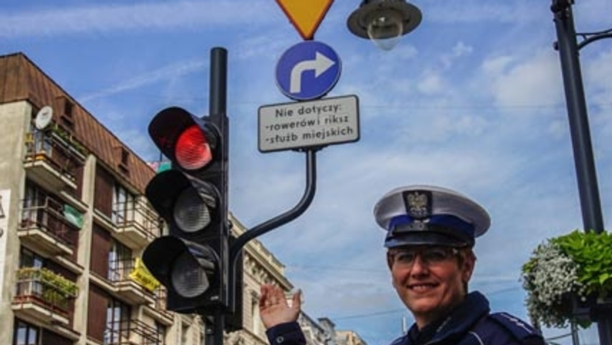 Na całym obszarze parku kulturowego, czyli na ulicy Piotrkowskiej i w jej bezpośrednim sąsiedztwie, maksymalna prędkość wynosić będzie 30 km/h. Dlatego miasto zamontowało całkowicie nowe znaki drogowe. Są znacznie mniejsze od standardowych i jest ich mniej. Dzięki temu ulice wyglądają bardziej estetycznie.