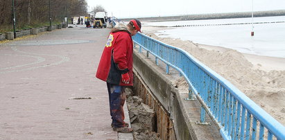 Promenada się sypie!