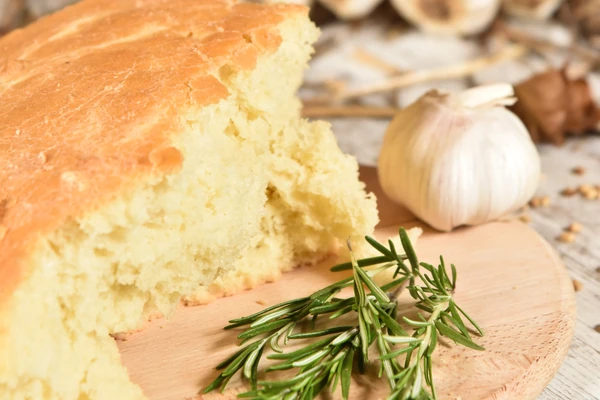 Pre ČESNICE pravi se - BADNJAČA: Stari narodni recept za POSNU POGAČU bez koje Badnje veče ne može da se zamisli