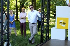 Polska 2050 nadal wiceliderem, ale notowania lecą. Najnowszy SONDAŻ