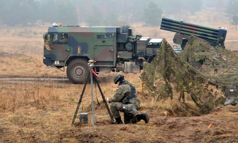 Artylerzyści strzelali z wyrzutni rakiet WR-40 Langusta (na zdjęciu). WR-40 Langusta tp wyrzutnia rakiet skonstruowana w Polsce jako gruntowna modernizacja wyrzutni radzieckiej BM-21 Grad. Langusta jest produkowana w Centrum Produkcji Wojskowej HSW w Stalowej Woli. Fot. (mgo) PAP/Marcin Bielecki