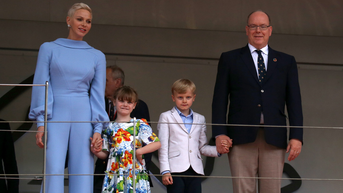 Księżna Charlene Lynette, księżniczka Gabriella, książę Jakub i książę Albert II 