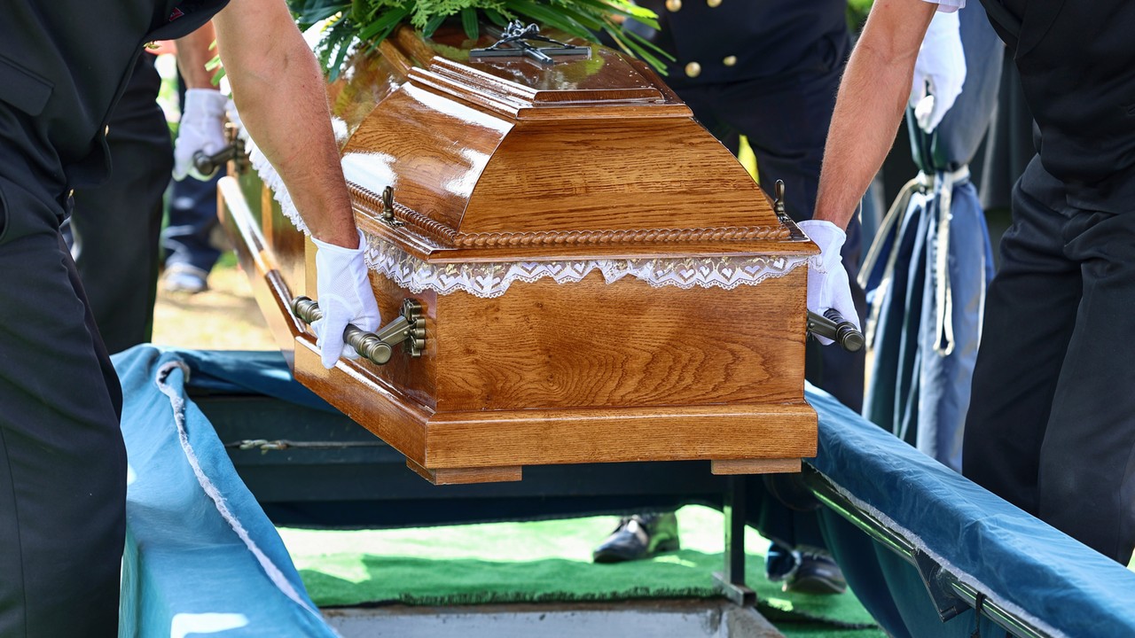 Poważny konflikt proboszcza i zakładu pogrzebowego. "Jest to naganne"