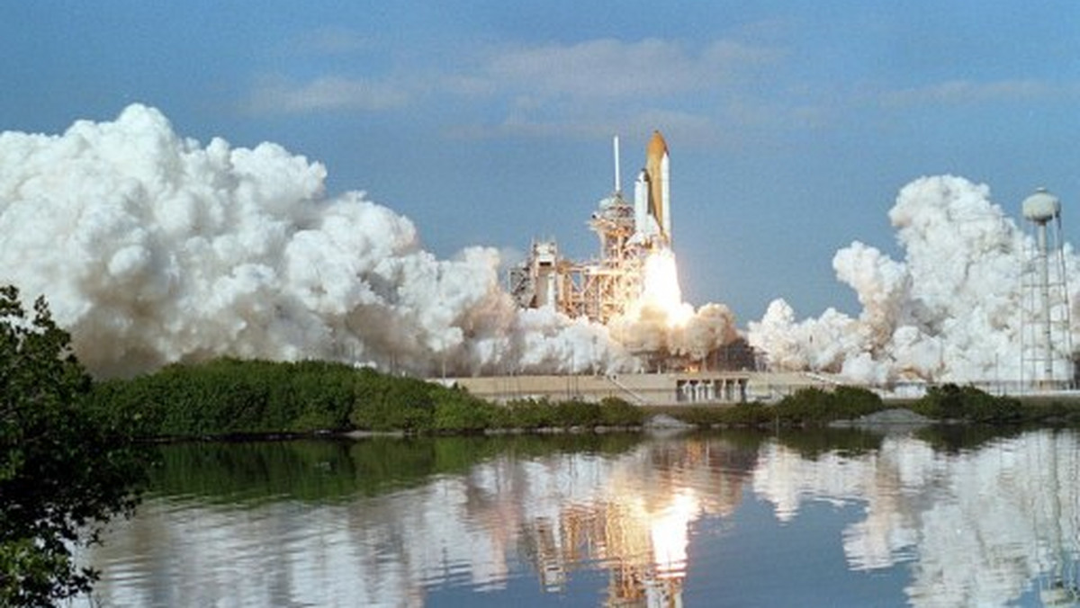 1 lutego 2003 roku miała miejsce katastrofa promu kosmicznego Columbia. Tragedia wydarzyła się kilkanaście minut przed planowanym lądowaniem na przylądku Canaverall. W wyniku tej katastrofy zginęło siedmiu astronautów. Szczątki promu spadły w Teksasie i znajdowane były na obszarze kilku tysięcy kilometrów kwadratowych.