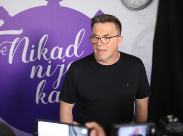 "Malo je teže napraviti zvezdu od starijih kandidata!" Večeras se bira pobednik na finalu šoua Nikad nije kasno