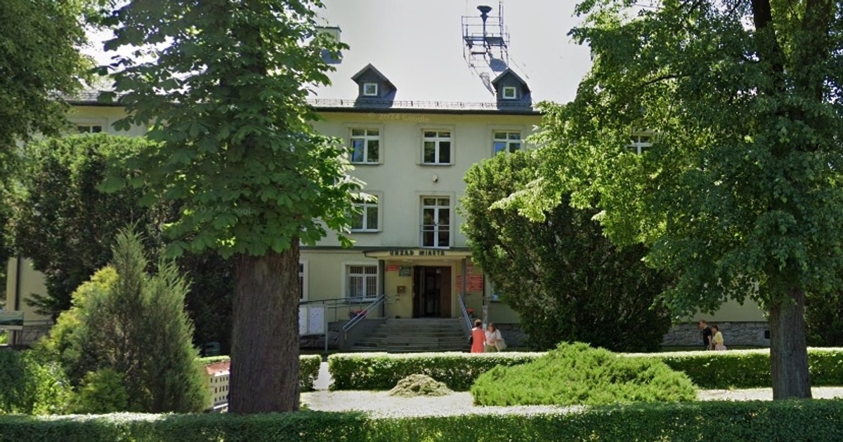 Dramat w małopolskim urzędzie. 55-latka runęła z okna. "Dwie hipotezy"