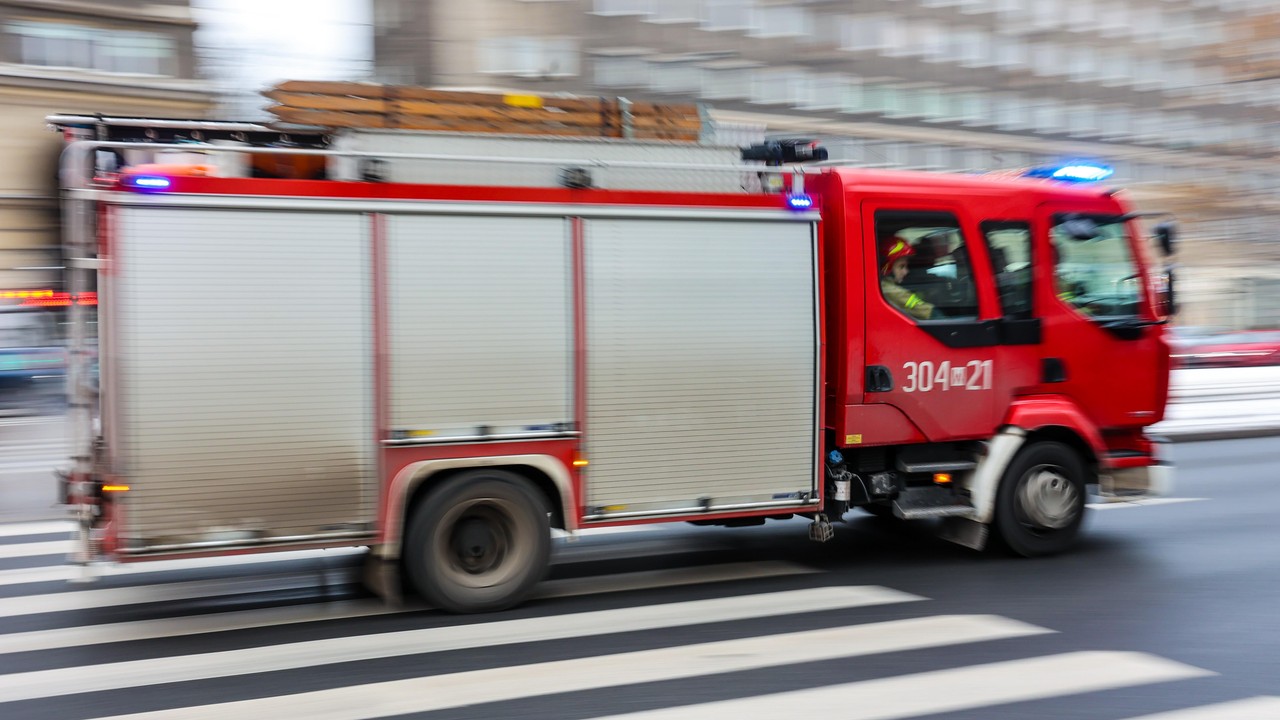 Śmiertelna katastrofa awionetki pod Lesznem. Spadła na teren prywatnej posesji