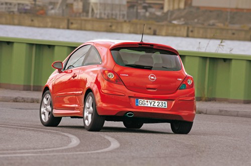 Opel Corsa 1.6 GSi &amp; VW Polo 1.8 GTI - GSi czy może GTI?