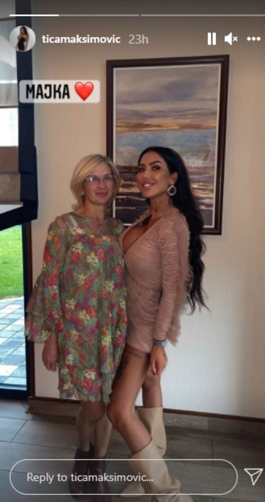 Tijana Ajfon sa majkom