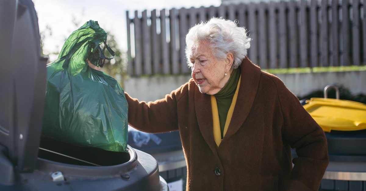 Пенсионеры освобождены от сборов за мусор. Полное облегчение без затрат. Как пользоваться?