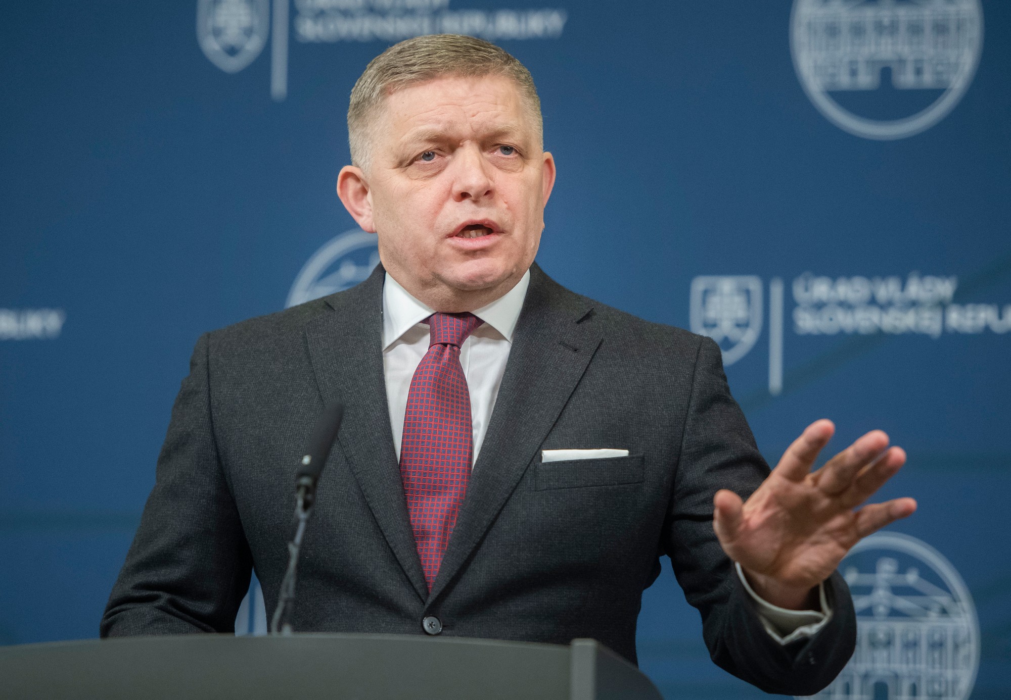 Predseda vlády SR Robert Fico (Smer-SD).