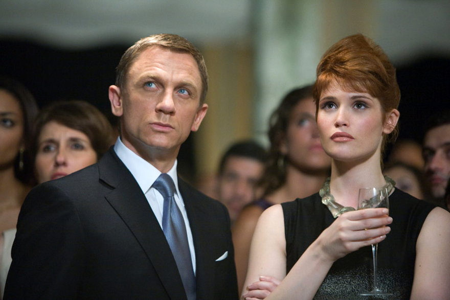 Daniel Craig jako James Bond i Gemma Arterton jako Strawberry Fields w filmie "007 Quantum of Solace"