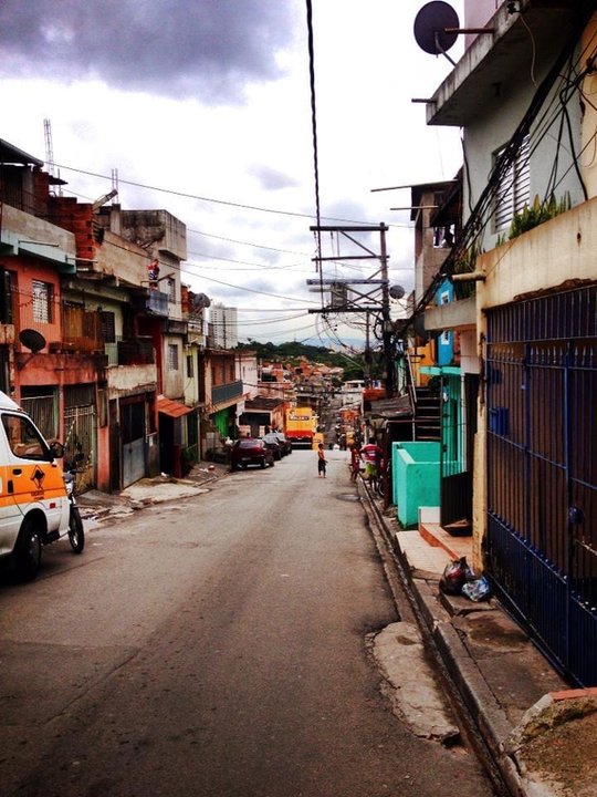 Estevao Silva da Conceicao mieszka z żoną i dwójką dzieci w slumsie (faweli) Paraisopolis na południu ponad dwudziestomilionowego Sao Paulo w Brazylii.