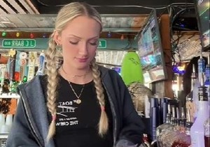 Skarlet broji bakšiš