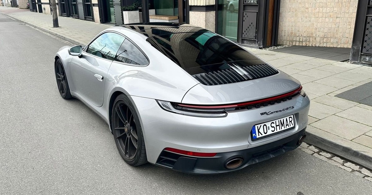 Luksusowe porsche skradziono w moment. Podjechała laweta...