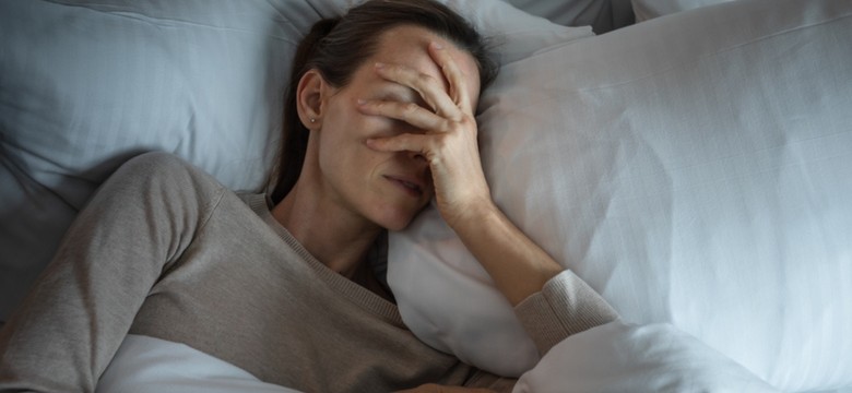 Wybudzasz się w środku nocy? Tego nie rób pod żadnym pozorem. Lekarz ostrzega