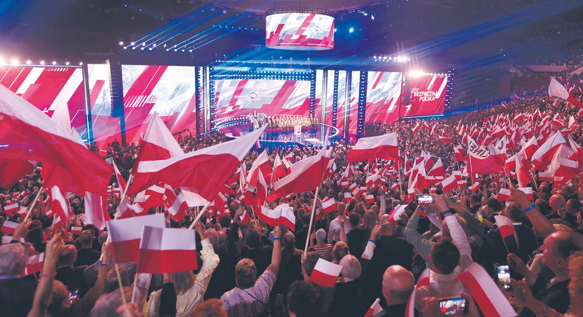 Odpowiedzią PiS na opozycyjny marsz w Warszawie była konwencja w katowickim Spodku