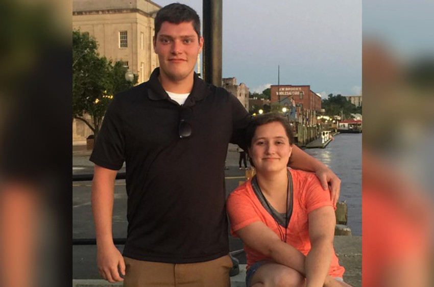 Konor Bets sa sestrom Megan koju je ubio u napadu