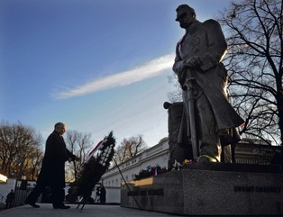 Być jak Piłsudski. Marszałek Kaczyńskiego