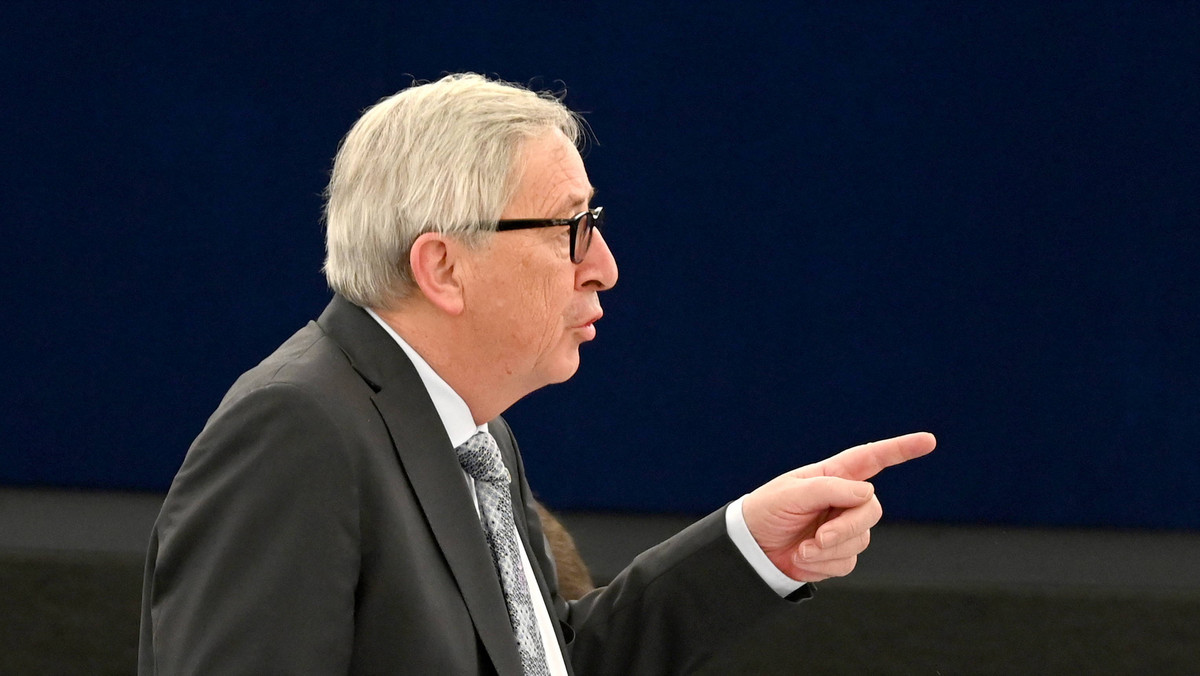 Przewodniczący KE Jean-Claude Juncker oceniając, że nie będzie Polexitu, jeśli PiS wygra październikowe wybory, rozbiła całą narrację kampanijną Koalicji Europejskiej - podkreślił szef gabinetu prezydenta Krzysztof Szczerski. - Należy podziękować szefowi Komisji Europejskiej Jean-Claude Junckerowi, że powiedział prawdę, ponieważ Polsce pod rządami PiS nie grozi Polexit - wtóruje mu szef Komitetu Stałego Rady Ministrów Jacek Sasin.
