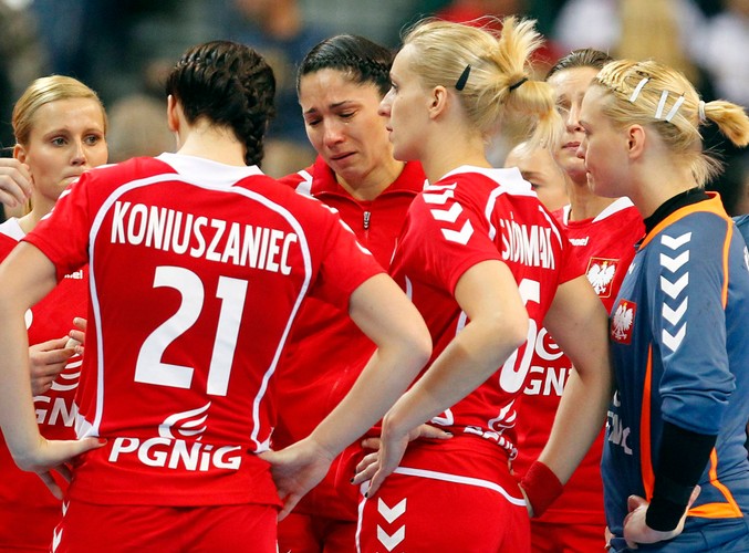 Smutek i łzy polskich szczypiornistek po porażce z Danią