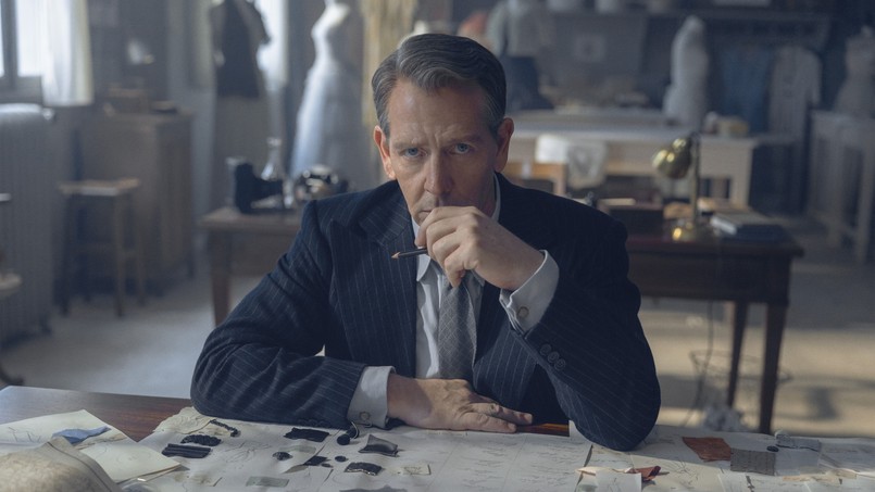 Ben Mendelsohn jako Christian Dior