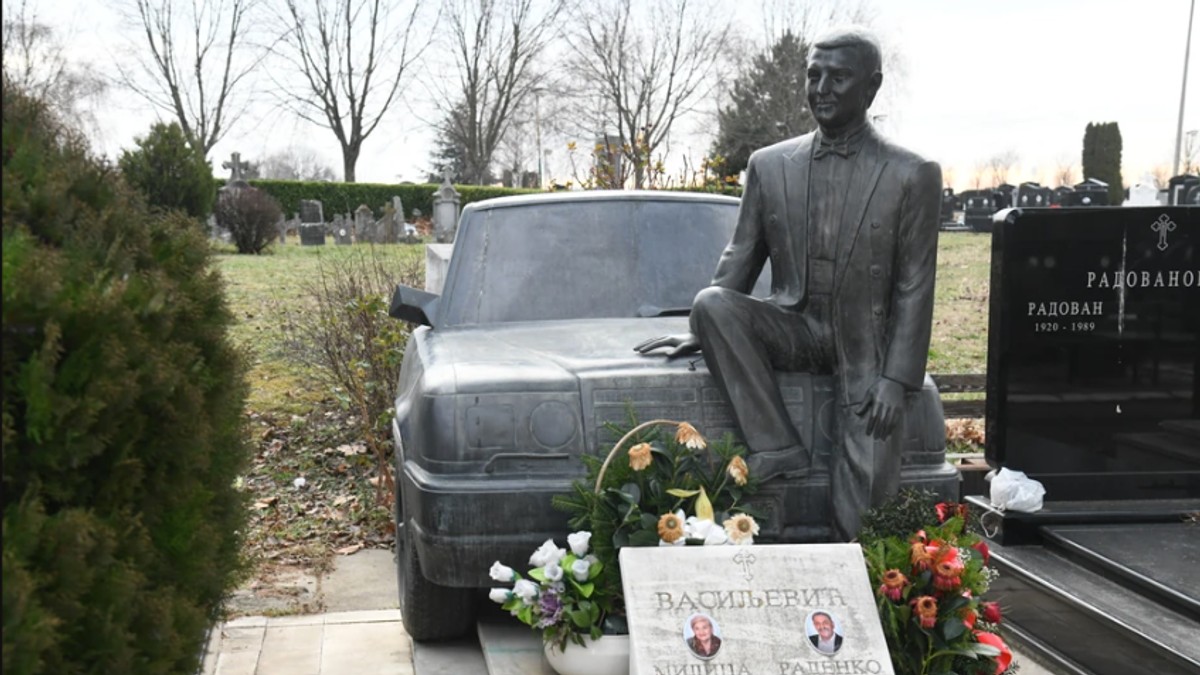 Spomenik oca Mirke Vasiljević