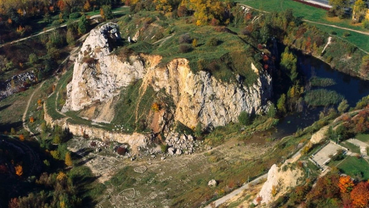 Jaskiniowa trasa turystyczna w kieleckim rezerwacie Kadzielnia otrzymała po remoncie zezwolenie na ponowne wpuszczenie do niej turystów. Otwarcie odbędzie się w ciągu najbliższych dwóch tygodni.