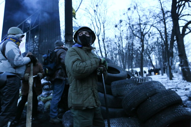 Obrońcy barykady przy ulicy Hruszczewskiego