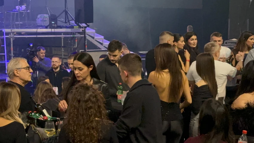 Ćerka Saše Matića na koncertu