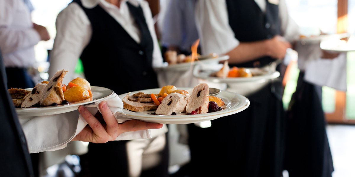 2 mld zł - na tyle wartość usług cateringu biznesowego w kraju szacował Raport Rynek Gastronomiczny w Polsce 2018.