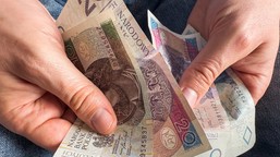 osoby bezrobotne mogą otrzymać dodatkowe wsparcie finansowe. i nie chodzi o zasiłek dla bezrobotnych