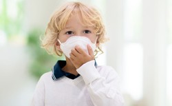 Im dziecko młodsze, tym łatwiej rozsiewa koronawirusa