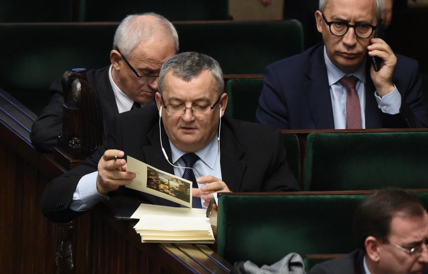 Minister przyłapany! Tak "haruje"!