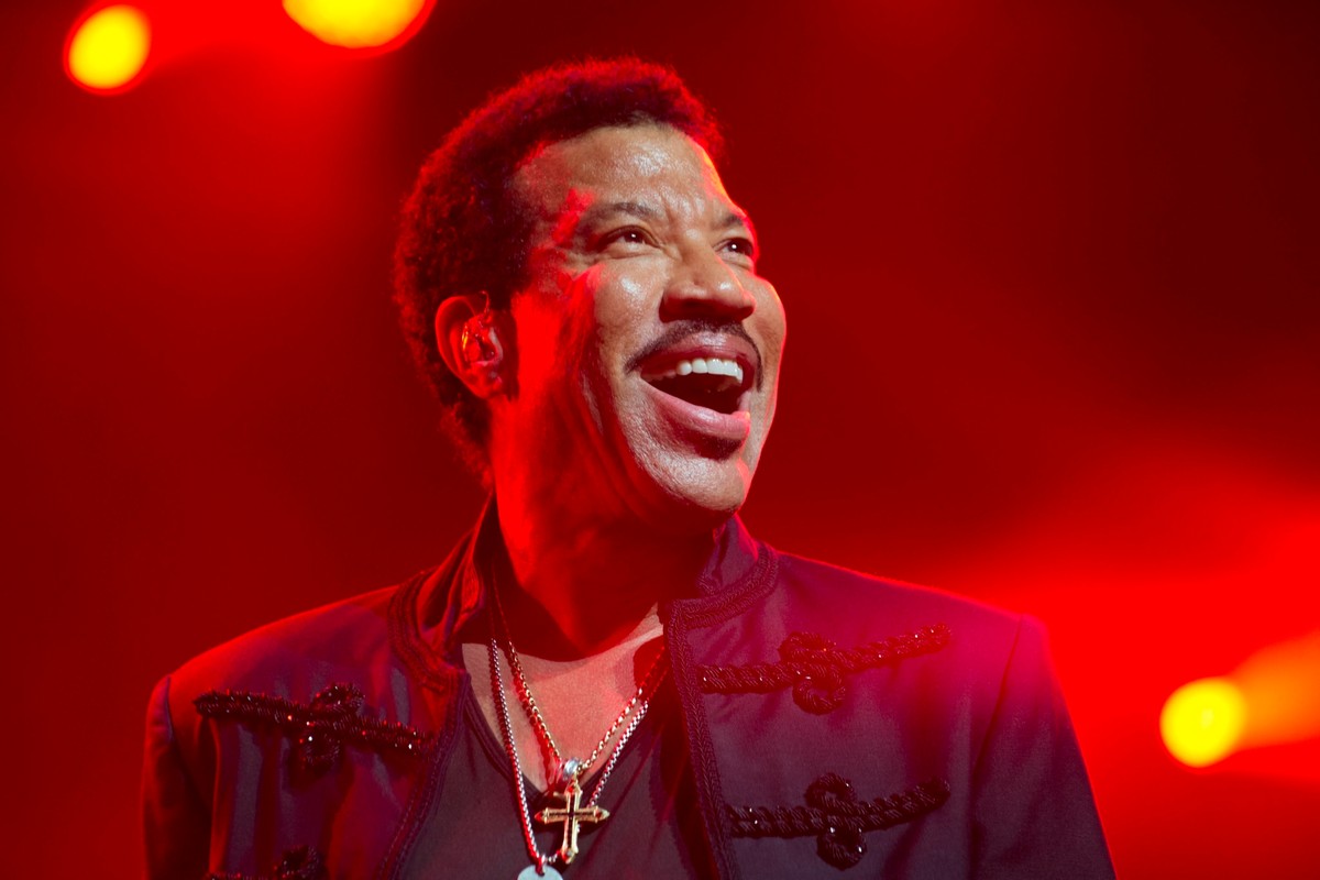 Lionel Richie nabija się ze swego największego hitu "Hello"
