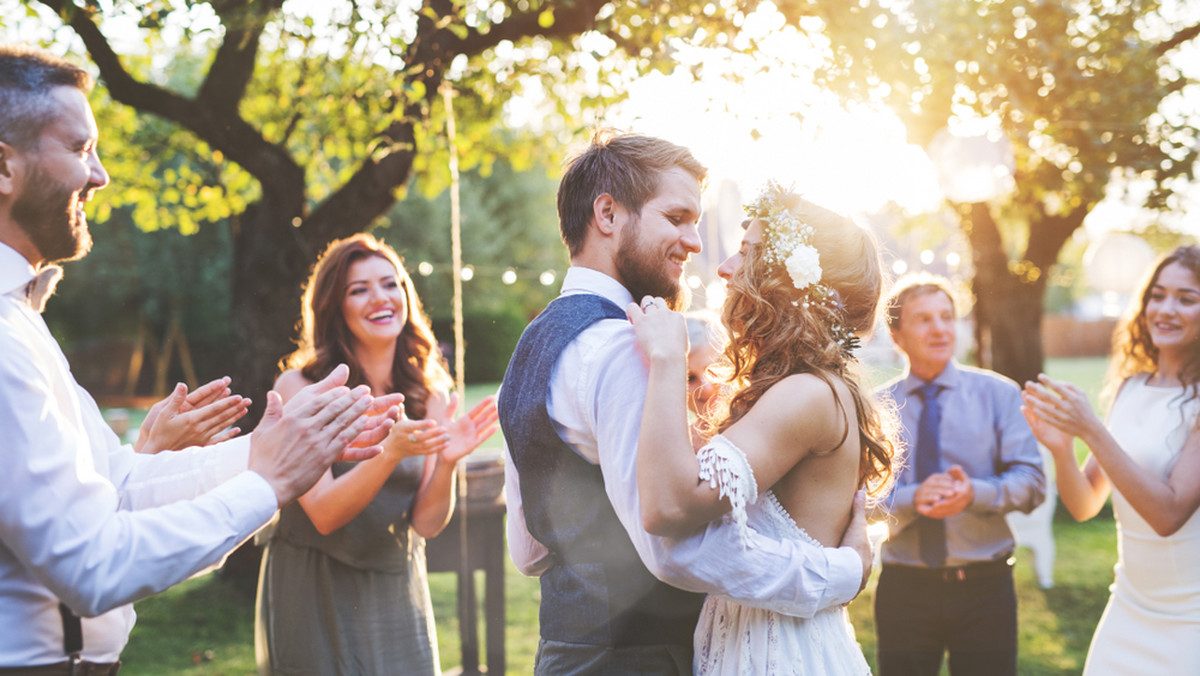 Jak nie dać rodzinie wejść sobie na głowę organizując ślub i wesele