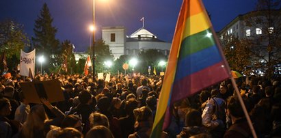 Polacy znów wyszli na ulicę. Pod Sejmem protest „Jesień średniowiecza"