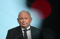 Jarosław Kaczyński go "usynowił". Teraz to on rzuca prezesowi wyzwanie