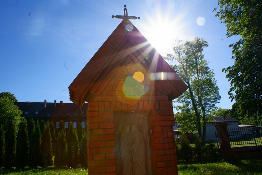 Kapliczka w otoczeniu Sanktuarium w Gietrzwałdzie | fot. Paweł Witek