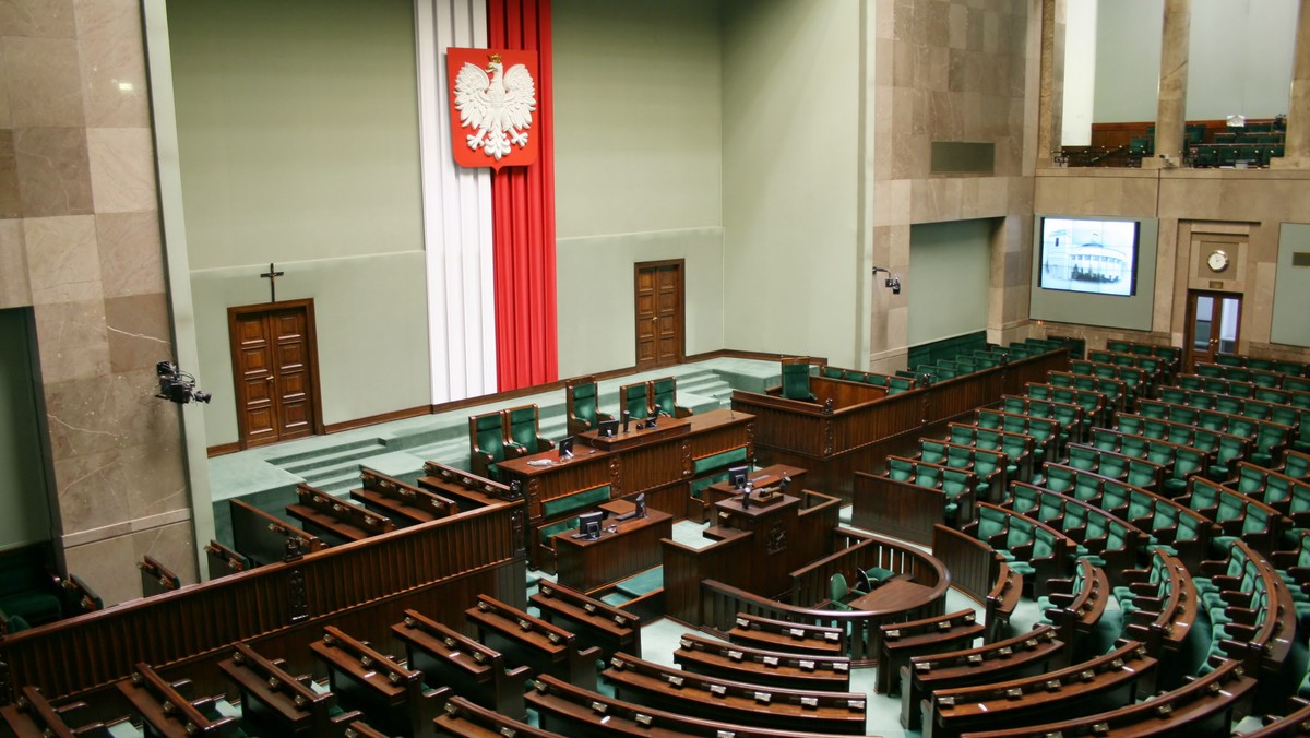 Pozostawanie w gotowości do wykonywania pracy na statku będzie wliczane do czasu pracy - zakłada rządowa ustawa regulująca czas pracy na statkach żeglugi śródlądowej, którą przyjął wczoraj Sejm.