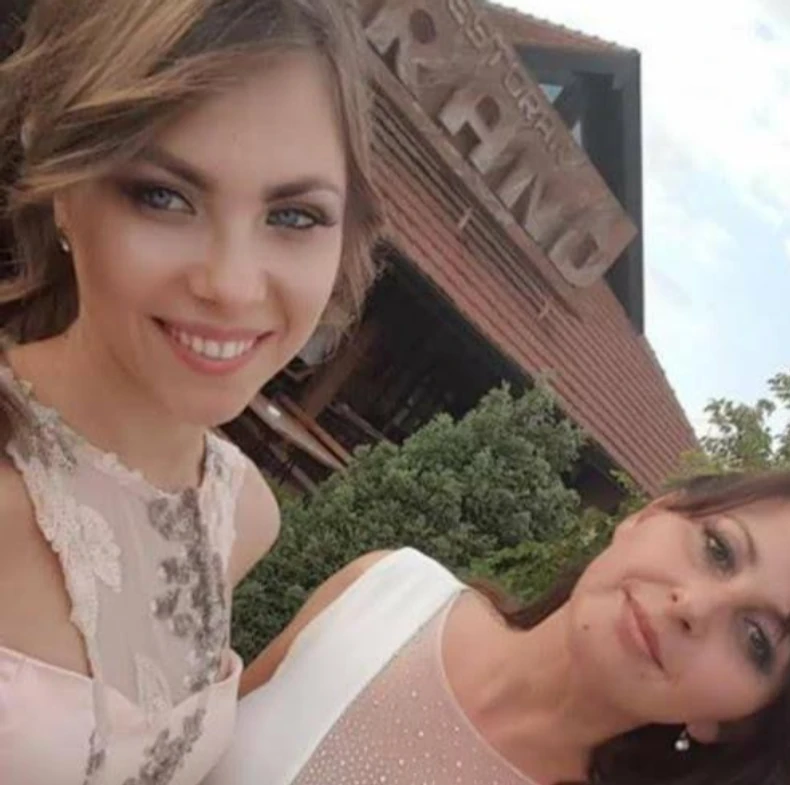 Vesna Petković sa nastradalom ćerkom Jovanom 