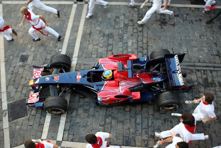 Scuderia Toro Rosso wypuściła na miasto swój bolid F1